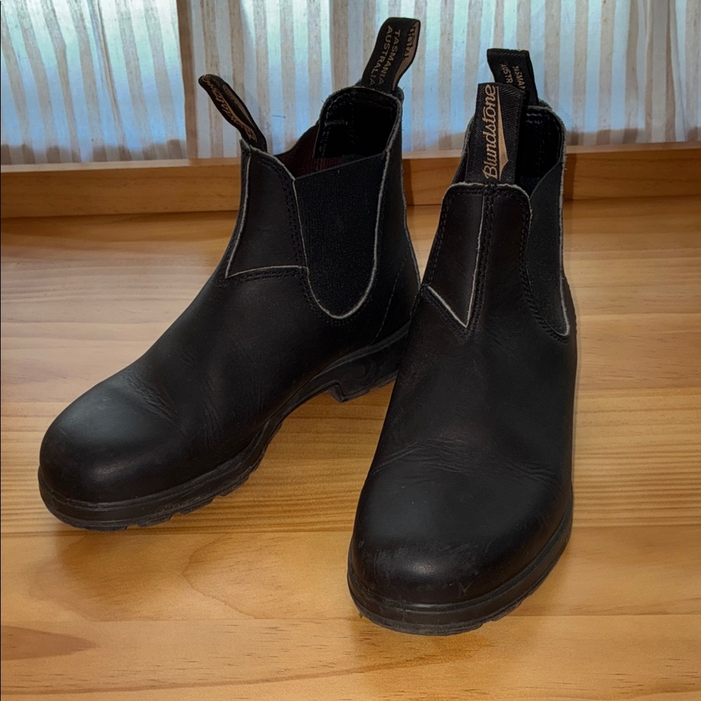 Blundstone Black Leather Chelsea Boots